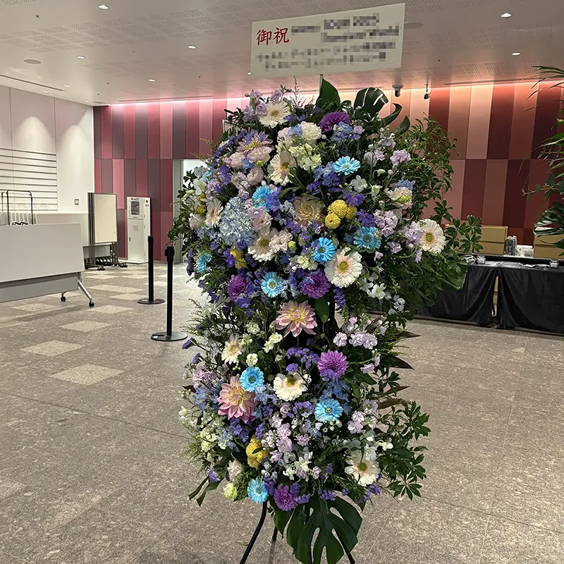 イベント会場へお届けした大型スタンド花の実例