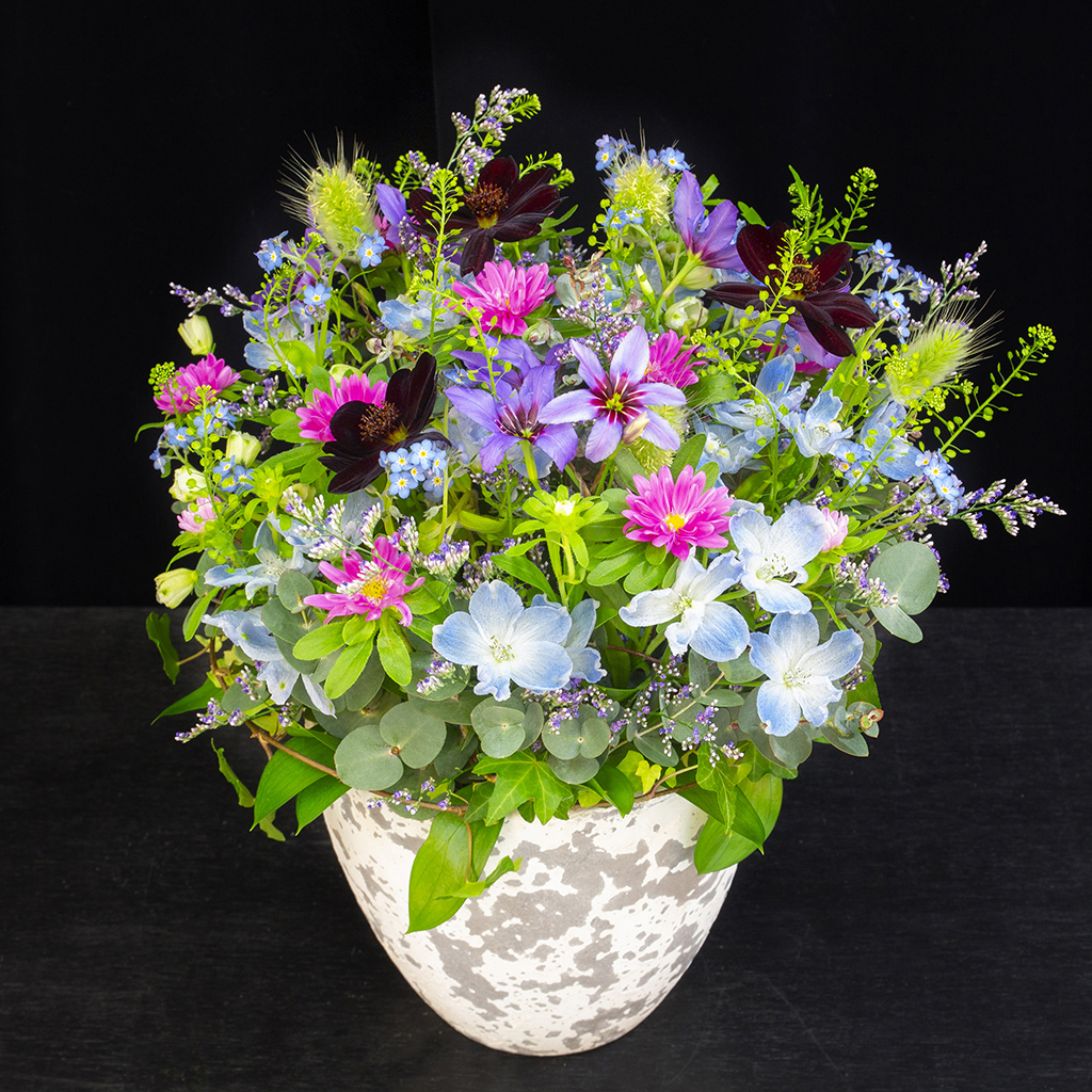 高さ約35cmの程よい存在感がある、デザイナーおまかせの季節のナチュラルアレンジメント Lサイズ