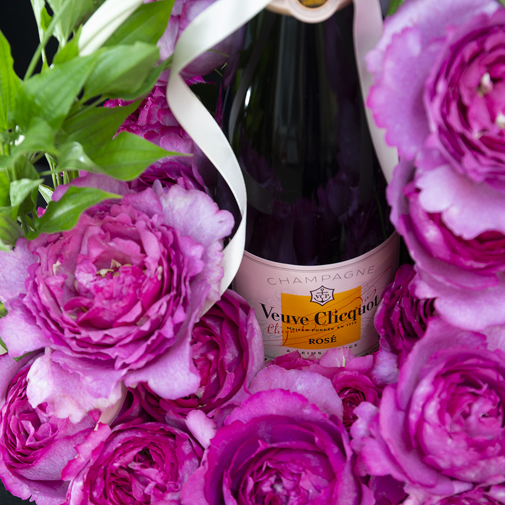 エレガントなピンクのバラがシャンパンを彩る、フラダンス（flo.dance）限定のロゼシャンパーニュ・セット