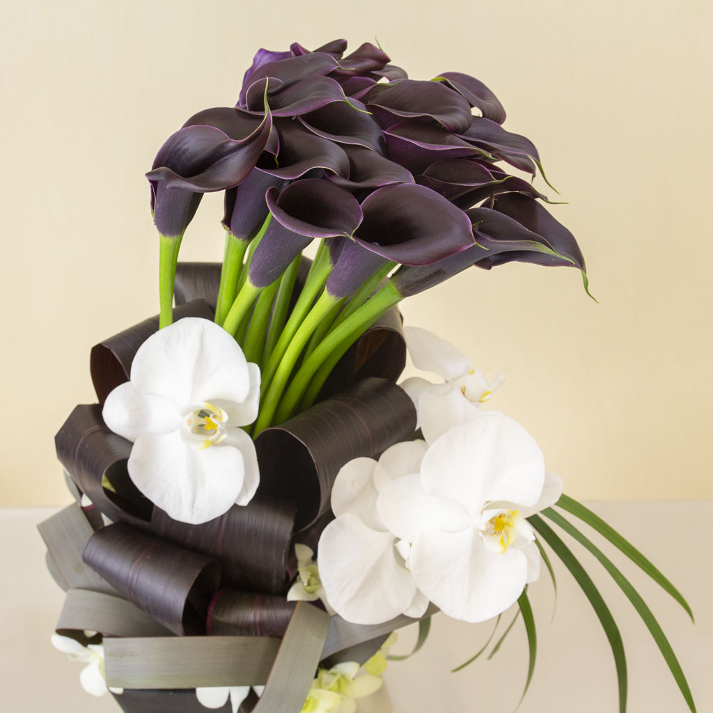 「凛とした美しさ」を象徴するブラックカラーと蘭が調和する、ワンランク上の法人向けギフト